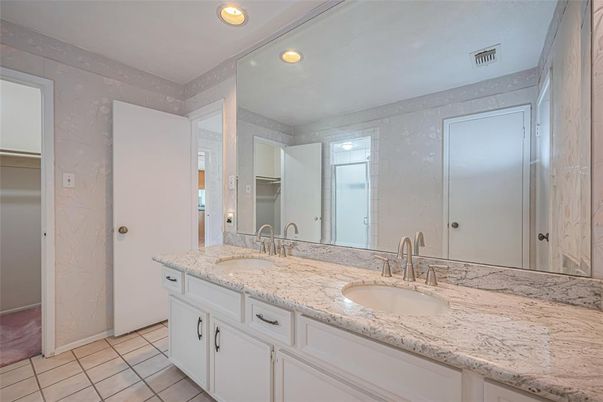 Bathroom, Dual Sink Vanities, Interior, Recessed Lighting