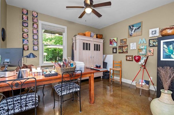 Home Office, Interior