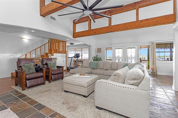 Fitness Equipment, Interior, Living room, Recessed Lighting, Wooden Beams