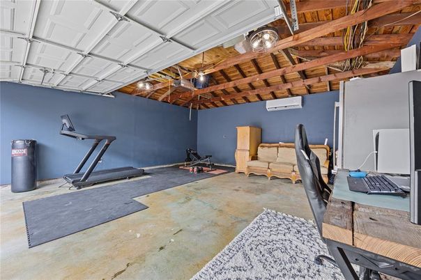 Fitness Equipment, Garage, Interior, Wooden Beams