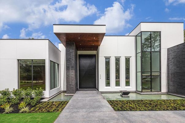 Exterior, Facade, Modern
