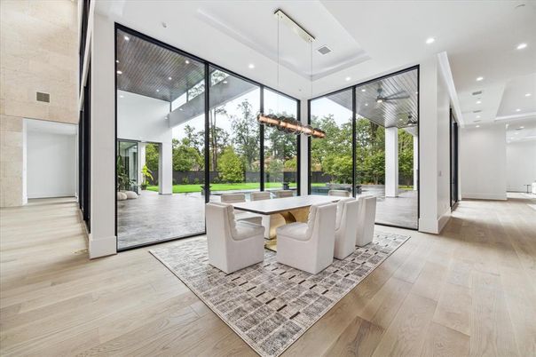 Chandelier, Dining room, Interior, Pendant Lights, Recessed Lighting, Wood Texture Flooring