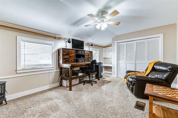 Home Office, Interior