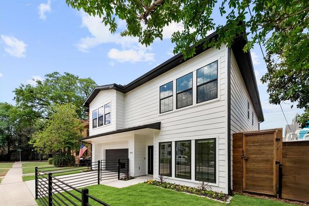 Attached, Exterior, Facade, Farmhouse