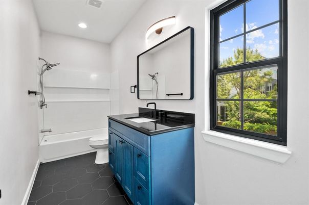 Bathroom, Dual Sink Vanities, Interior, Recessed Lighting