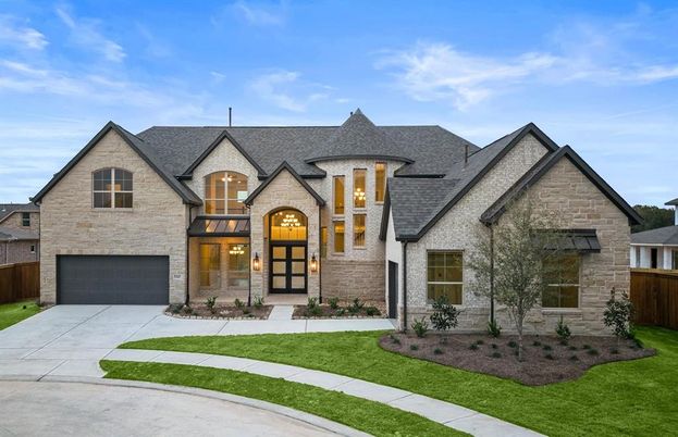 Attached, Exterior, Facade, Brick Traditional