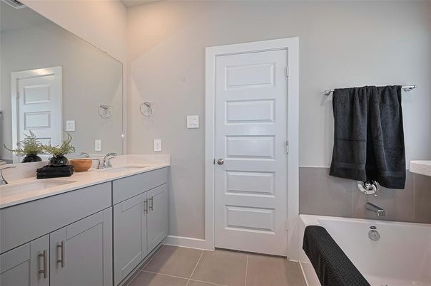 Bathroom, Dual Sink Vanities, Interior