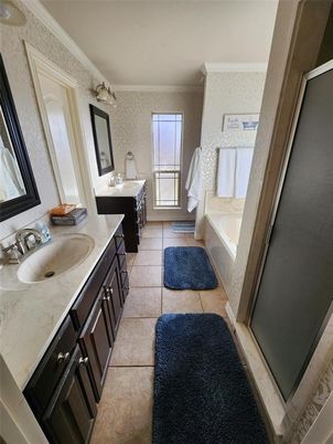 Bathroom, Dual Sink Vanities, Interior