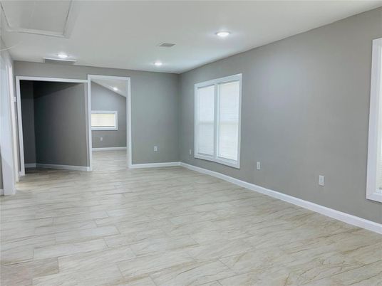 Empty room, Interior, Recessed Lighting