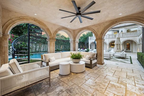 Exterior, Living room, Recessed Lighting
