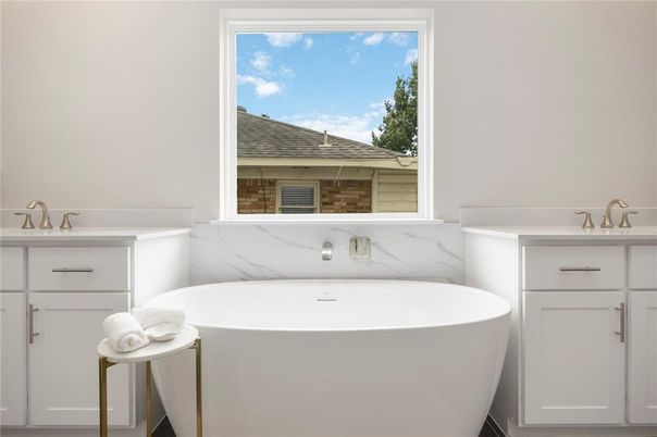 Bathroom, Free Standing Baths, Interior, Marble Walls
