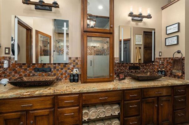 Bathroom, Dual Sink Vanities, Interior
