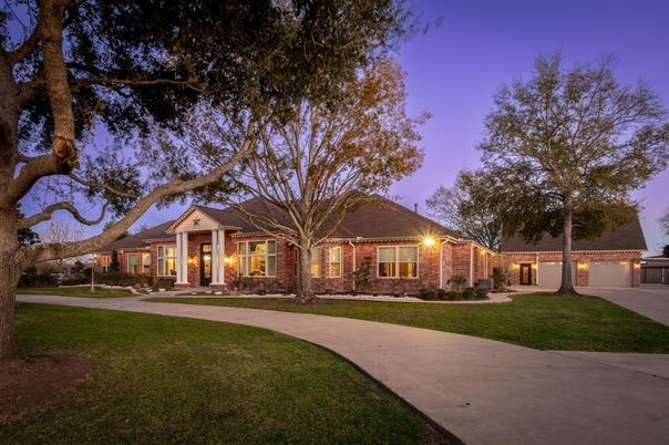 Attached, Backyard, Exterior, Facade, Brick Facade, Ranch