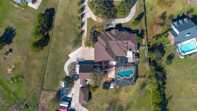 Exterior, Drone