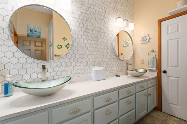 Bathroom, Dual Sink Vanities, Interior