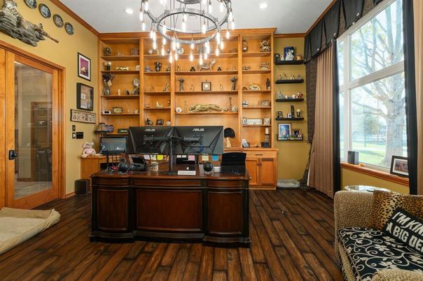 Home Office, Interior, Recessed Lighting, Wood Texture Flooring