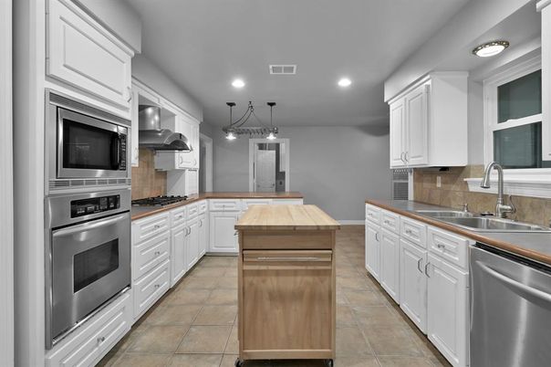Interior, Kitchen, Pendant Lights, Recessed Lighting, Stainless Steel Appliances