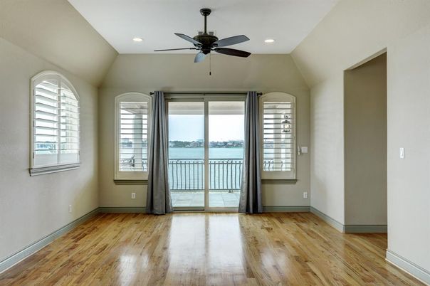 Empty room, Interior, Recessed Lighting, Water, Wood Texture Flooring