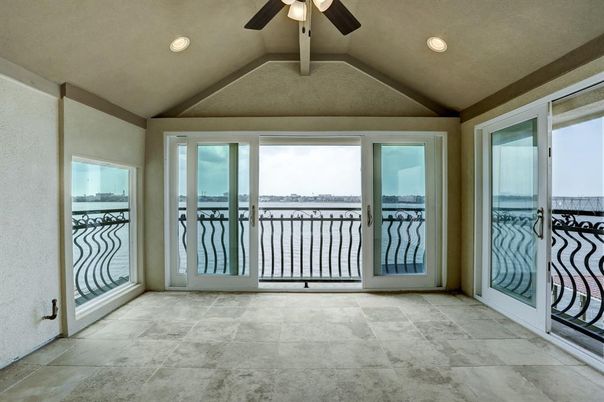 Empty room, Interior, Recessed Lighting, Water
