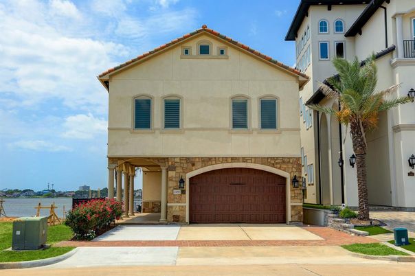 Attached, Exterior, Facade, Water, Mediterranean
