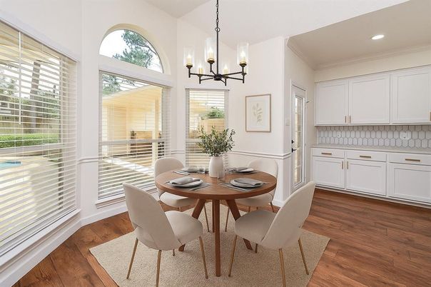 Chandelier, Dining room, Interior, Recessed Lighting, Wood Texture Flooring