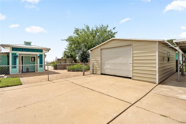Detached Garage, Exterior