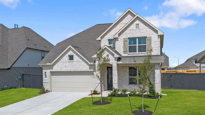 Attached, Exterior, Facade, Brick Traditional