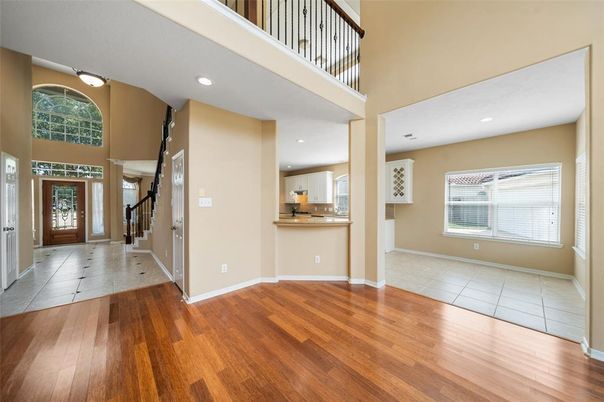 Interior, Recessed Lighting, Wood Texture Flooring