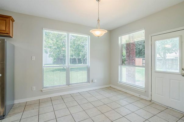 Empty room, Interior, Pendant Lights