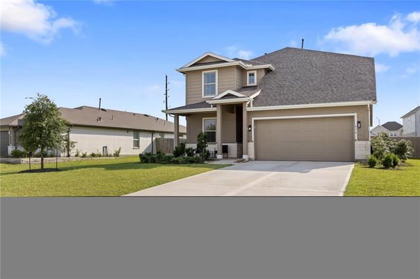 Attached, Exterior, Facade, American Craftsman