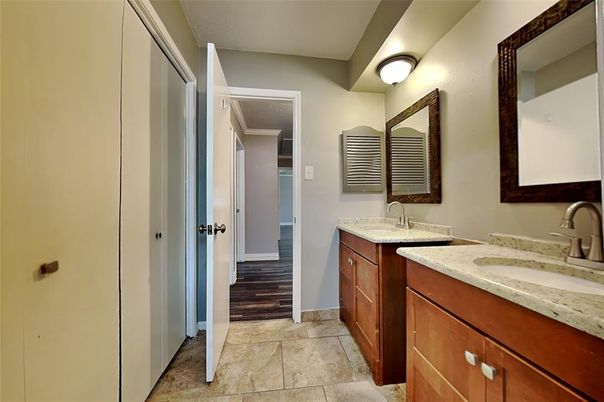 Bathroom, Dual Sink Vanities, Interior