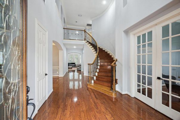 Interior, Recessed Lighting, Wood Texture Flooring