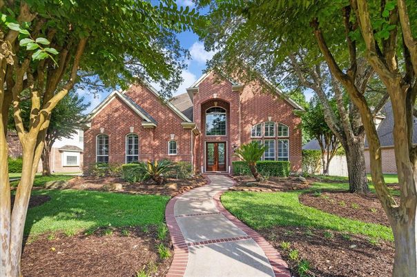 Exterior, Facade, Brick Facade, Brick Traditional