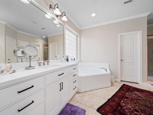 Bathroom, Dual Sink Vanities, Interior, Recessed Lighting