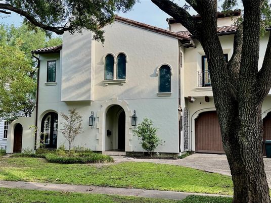 Attached, Exterior, Facade, Spanish Mediterranean