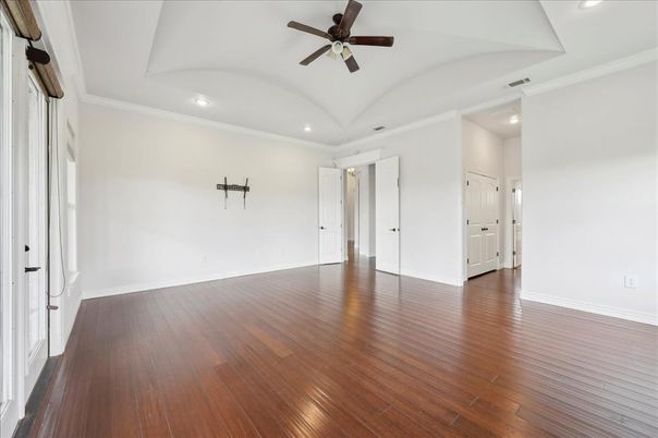 Empty room, Interior, Recessed Lighting, Wood Texture Flooring