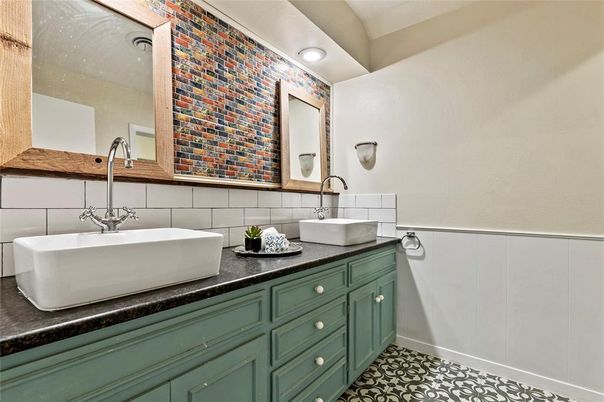 Bathroom, Dual Sink Vanities, Interior