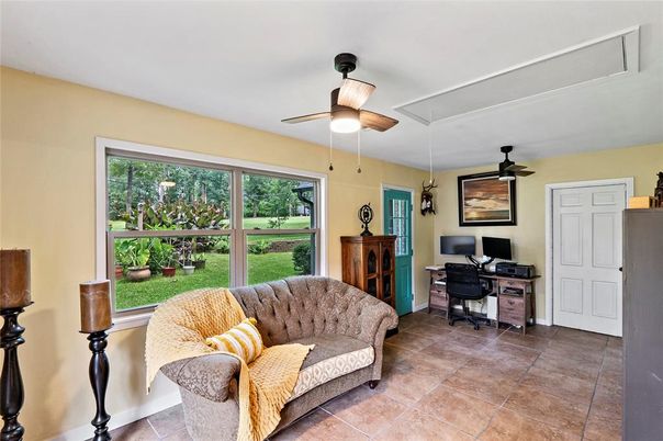 Home Office, Interior
