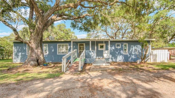Backyard, Exterior, Facade, Ranch