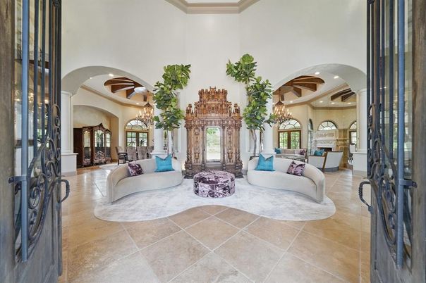 Chandelier, Dining room, Interior, Living room, Recessed Lighting, Wooden Beams