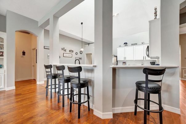 Interior, Pendant Lights, Wood Texture Flooring