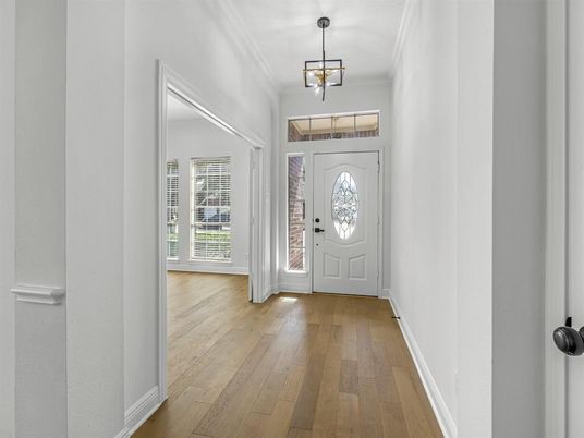 Interior, Pendant Lights, Wood Texture Flooring