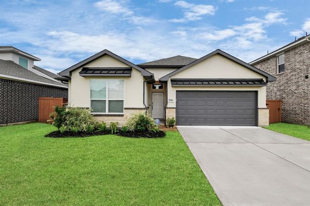 Attached, Exterior, Facade, Brick Traditional