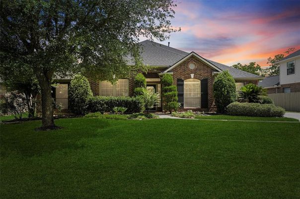 Backyard, Exterior, Facade, Brick Facade, Brick Traditional