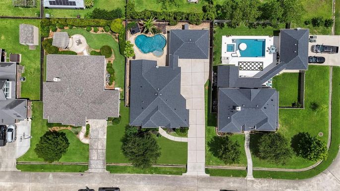 Exterior, Drone