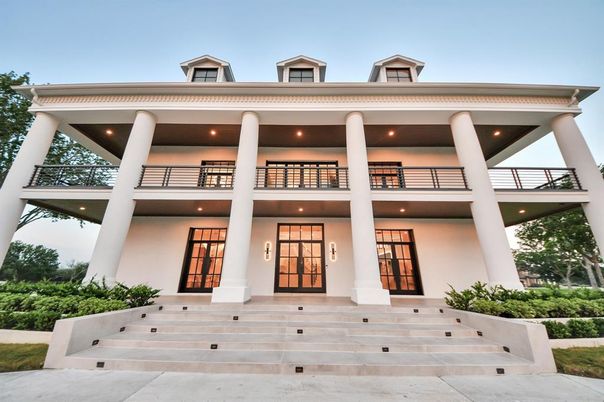 Exterior, Facade, Condo Building