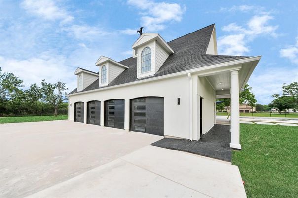 Attached, Exterior, Facade, Cape Cod