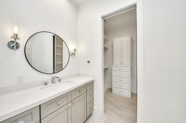 Bathroom, Dual Sink Vanities, Interior
