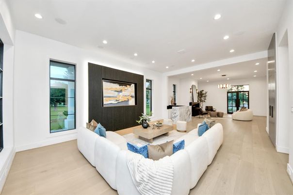Interior, Living room, Pendant Lights, Recessed Lighting, Wood Texture Flooring
