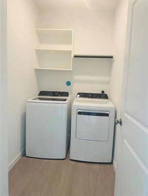 Interior, Washer, Wood Texture Flooring